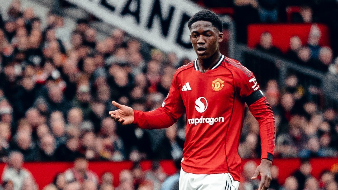 Kobbie Mainoo 'Menghilang' di Laga Manchester United vs Leeds United, Ini Penjelasan Michael Carrick