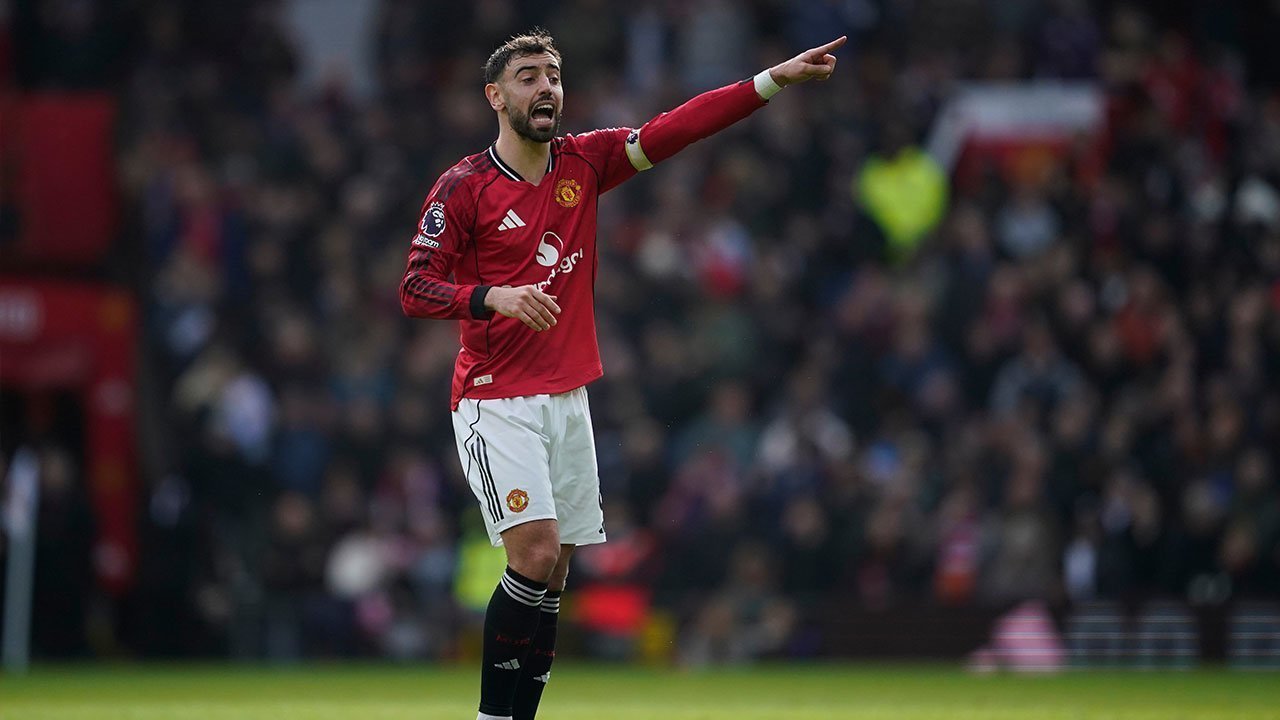 Bruno Fernandes Bela Harry Maguire, Sindir Keinginan Fans Man United Cari Pemain Baru