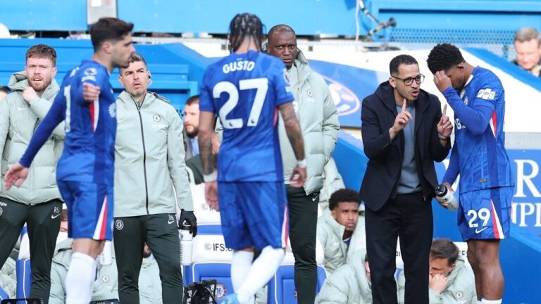 Man City Permalukan Chelsea, Rosenior Soroti Penyakit Lama The Blues