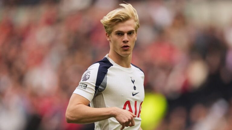 Bila Tottenham Degradasi, Arsenal Bidik Lucas Bergvall?